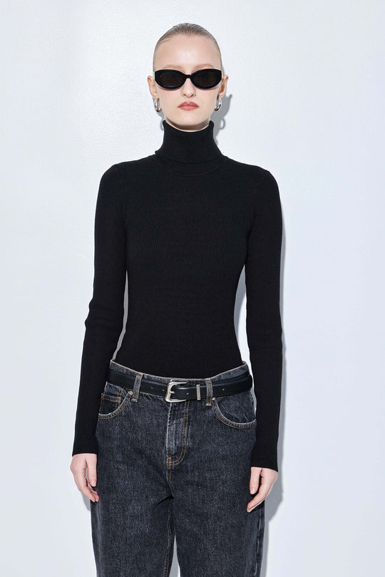 Ribbed Turtleneck Top - Dé Rococo