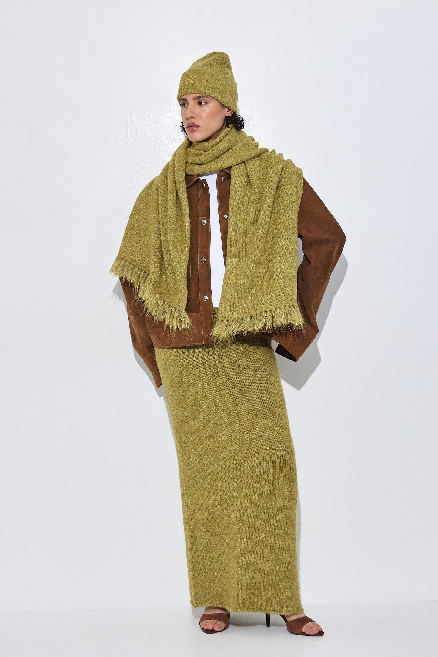 Fuzzy Beanie - Dé Rococo