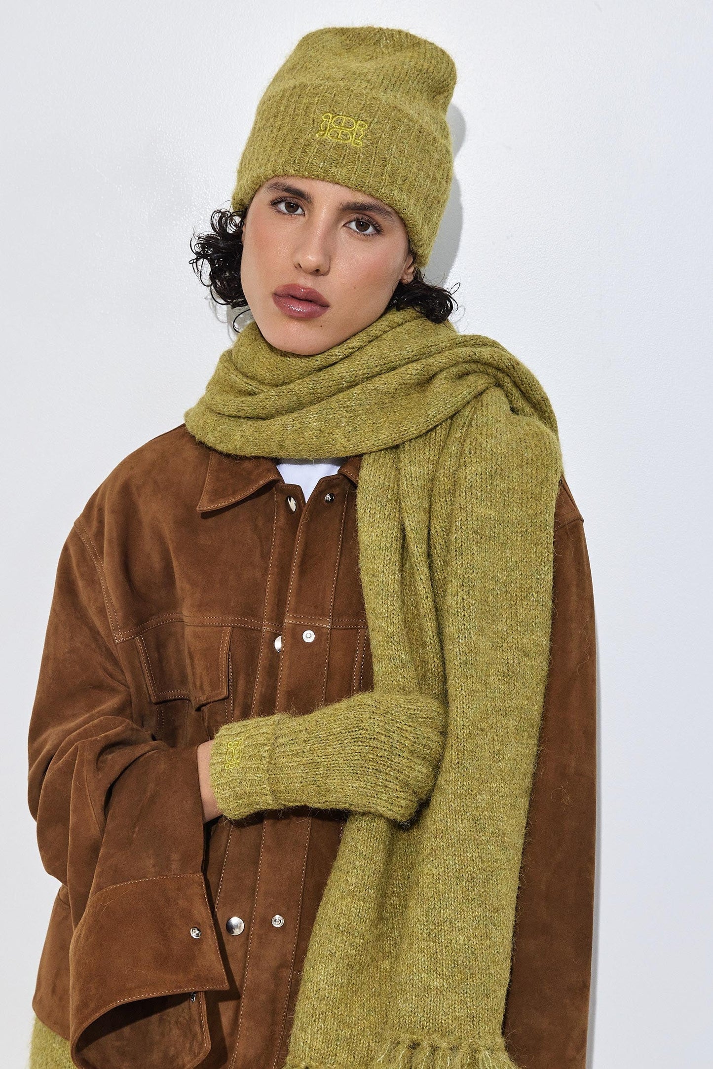 Fuzzy Scarf - Dé Rococo