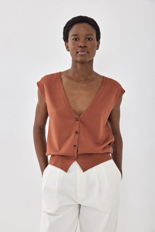 Knitted Button Down Vest - Dé Rococo