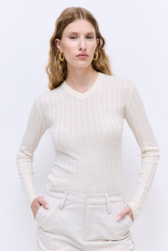 Soft Ribbed V Neck - Dé Rococo