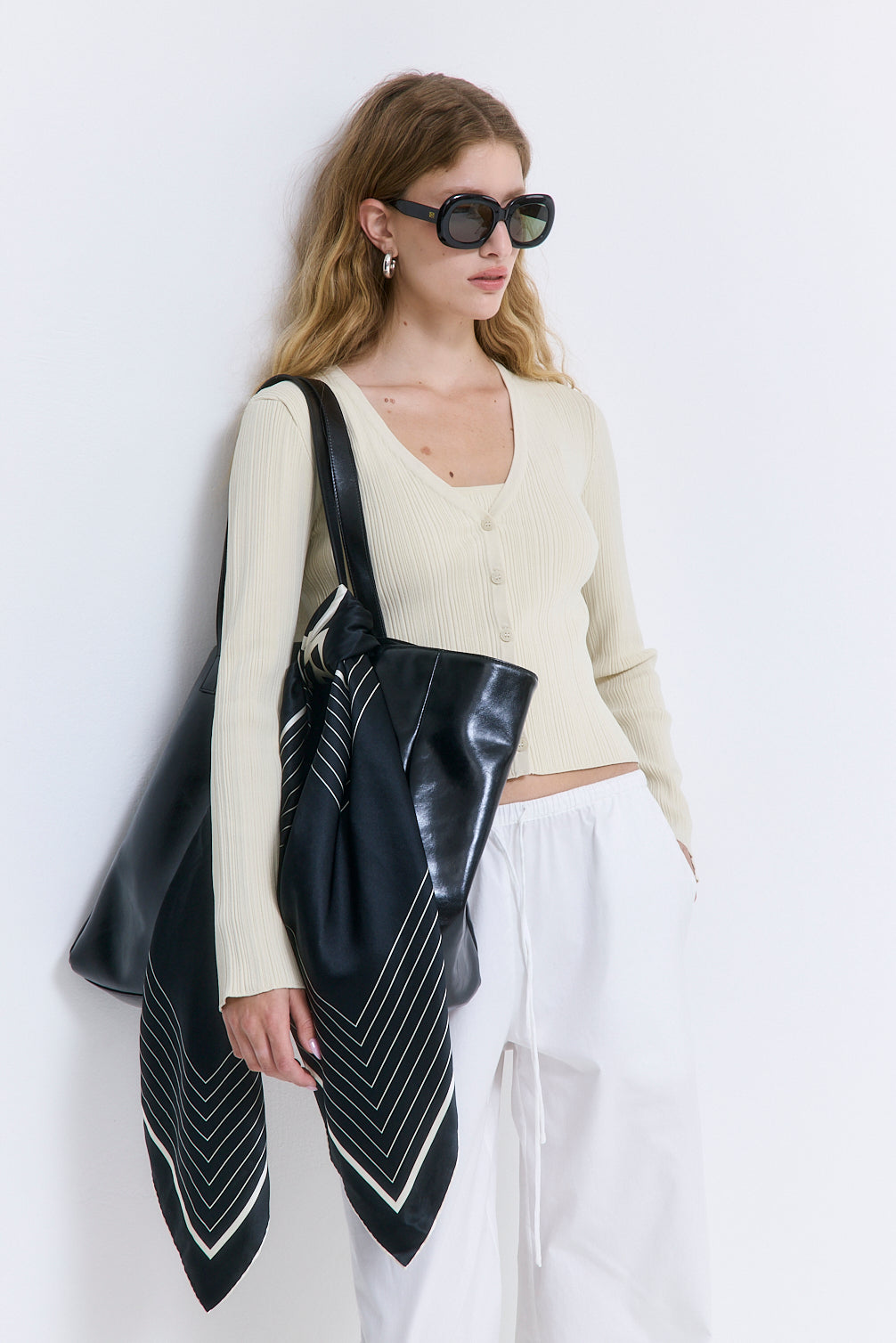 Ribbed V Neck Cardigan - Dé Rococo