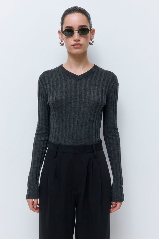 Soft Ribbed V Neck - Dé Rococo