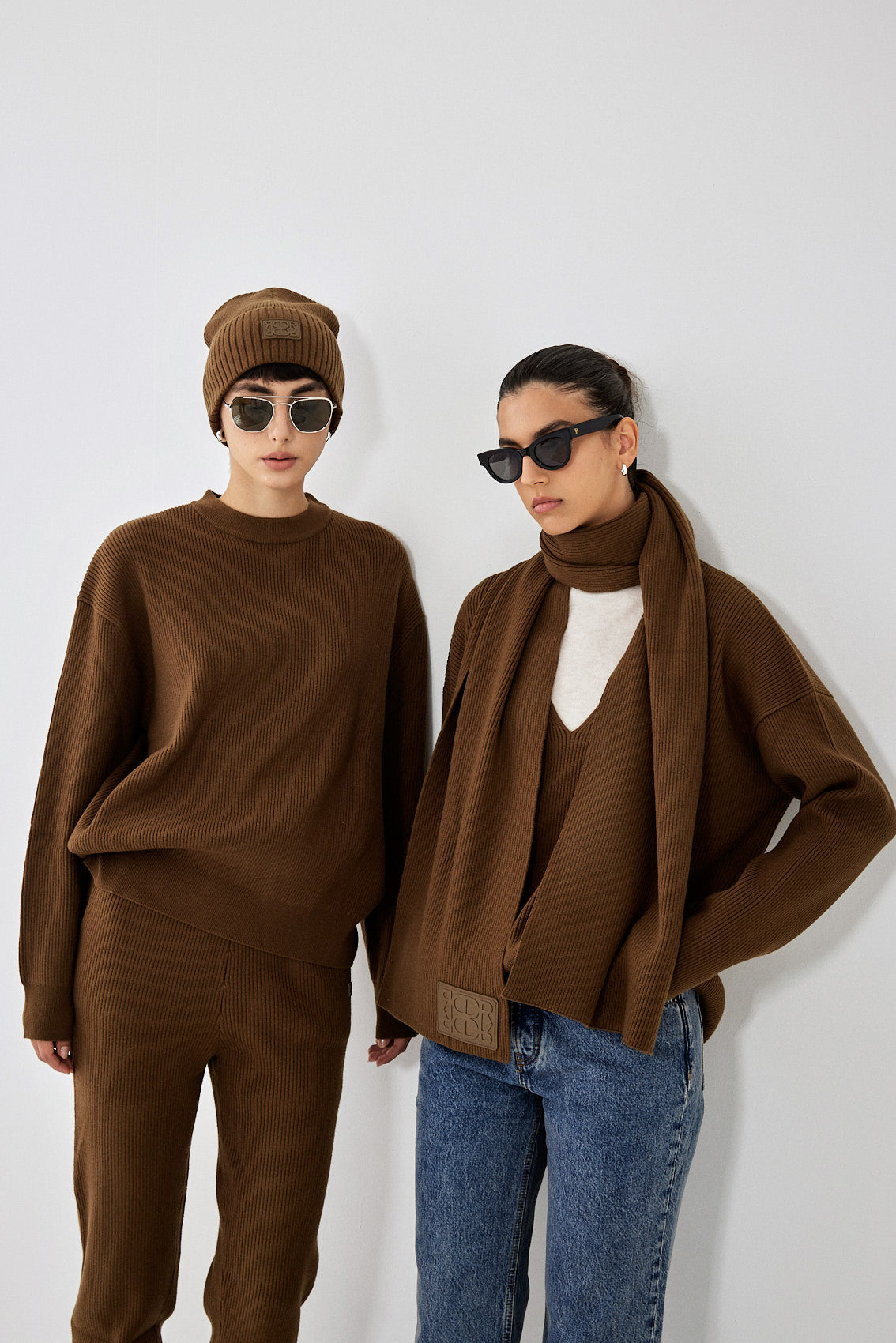 Ribbed V Neck Sweater - Dé Rococo