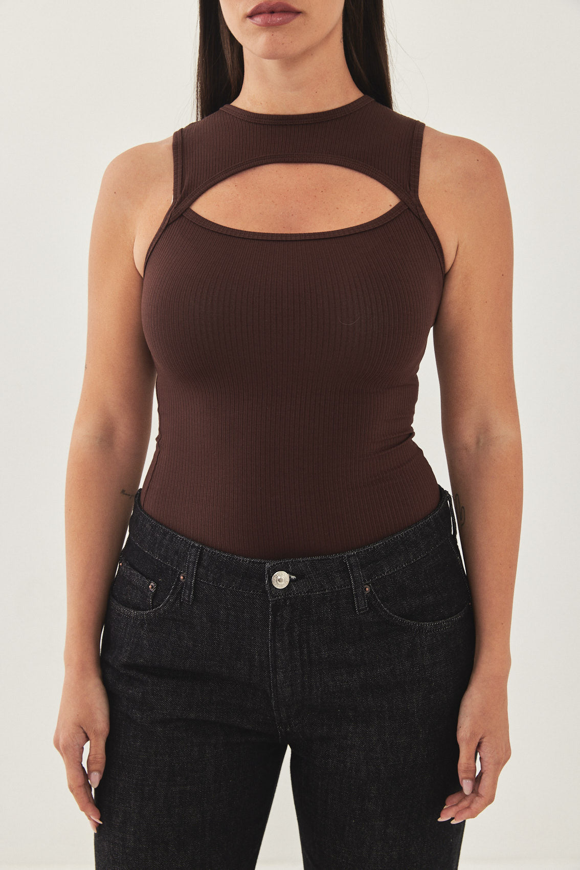 Frontal Cut Out Ribbed Tank Top - Dé Rococo