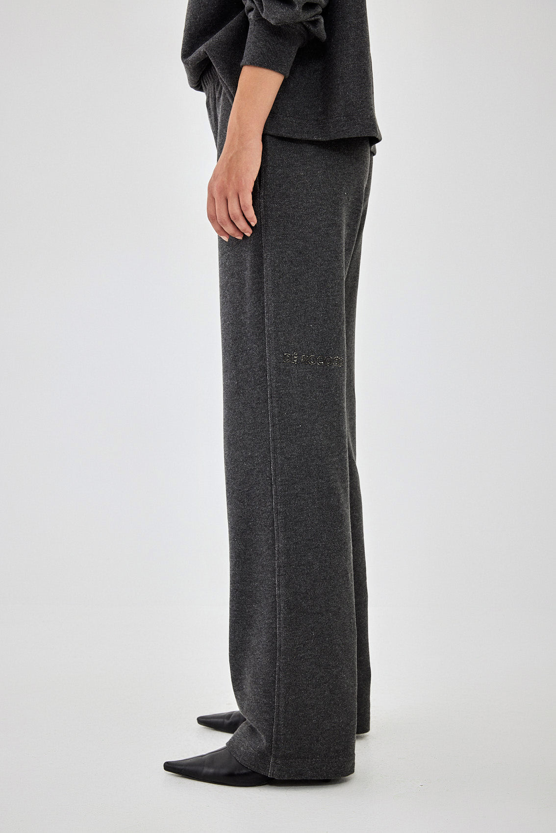 Straight Leg Patch Sweatpants - Dé Rococo