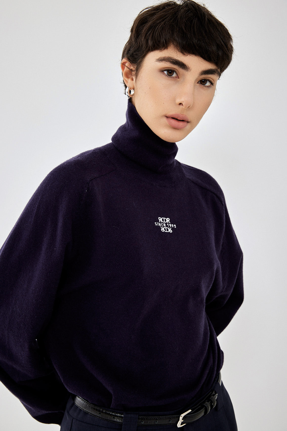 Thin Knitted Turtleneck Top - Dé Rococo