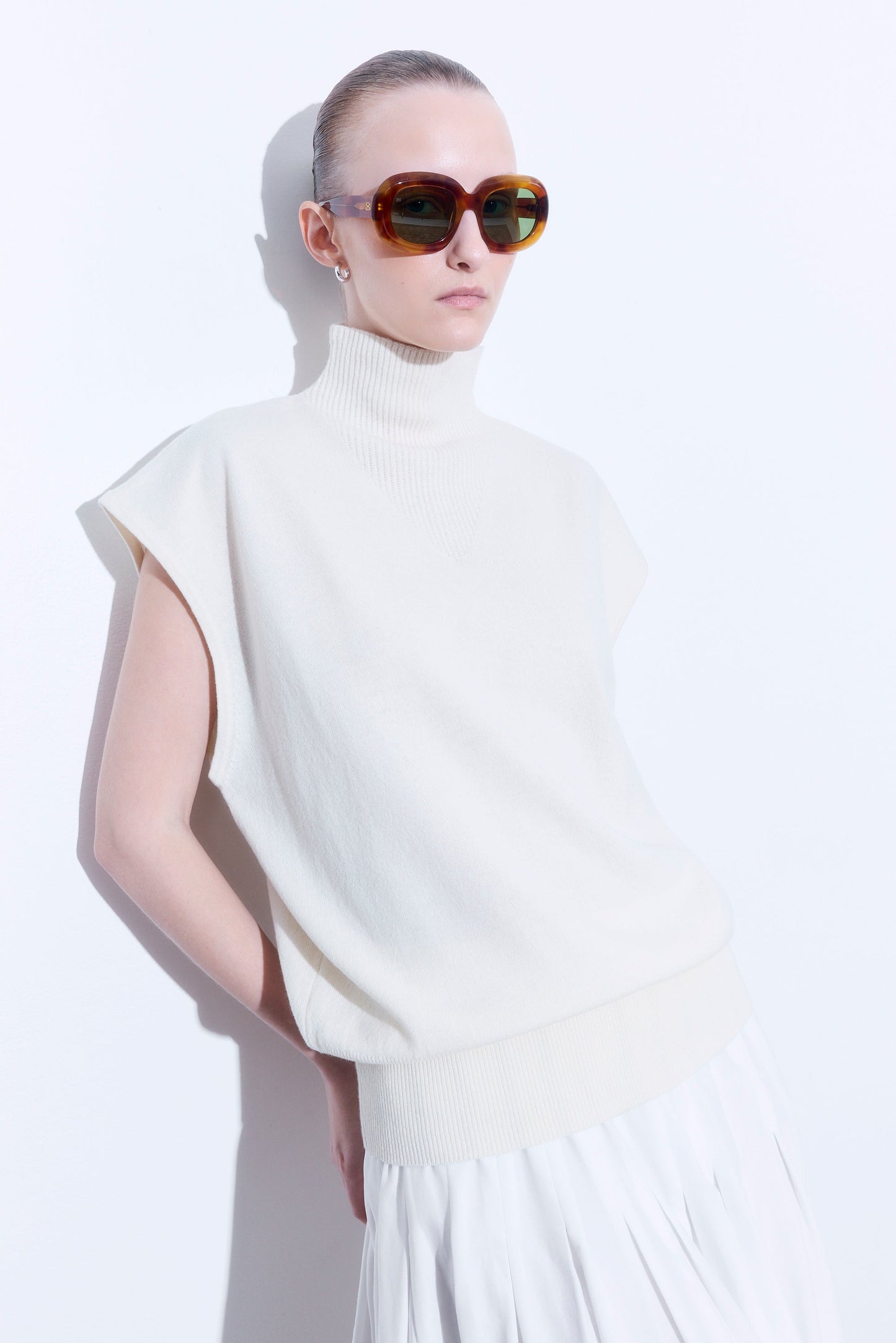 Volume Knit Turtleneck Vest