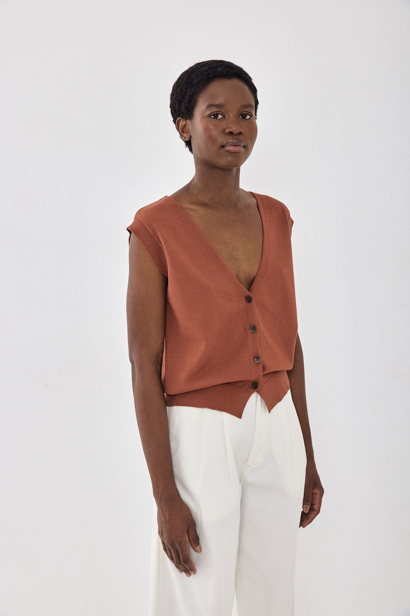 Knitted Button Down Vest - Dé Rococo