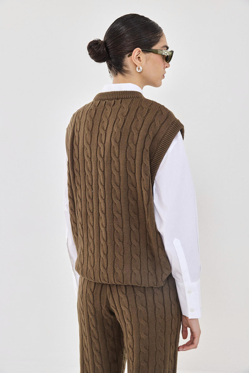 Cable-Knit Sleeveless Vest