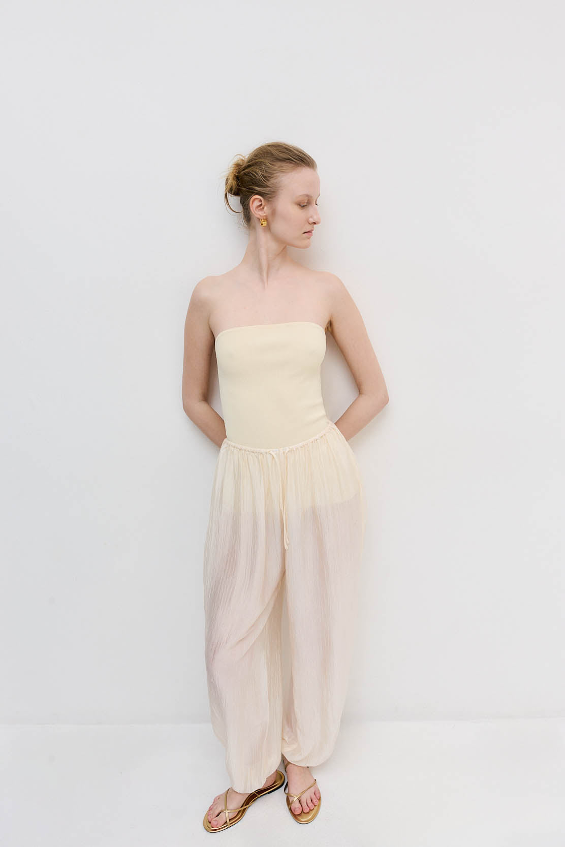 Tight Ribbed Strapless Top