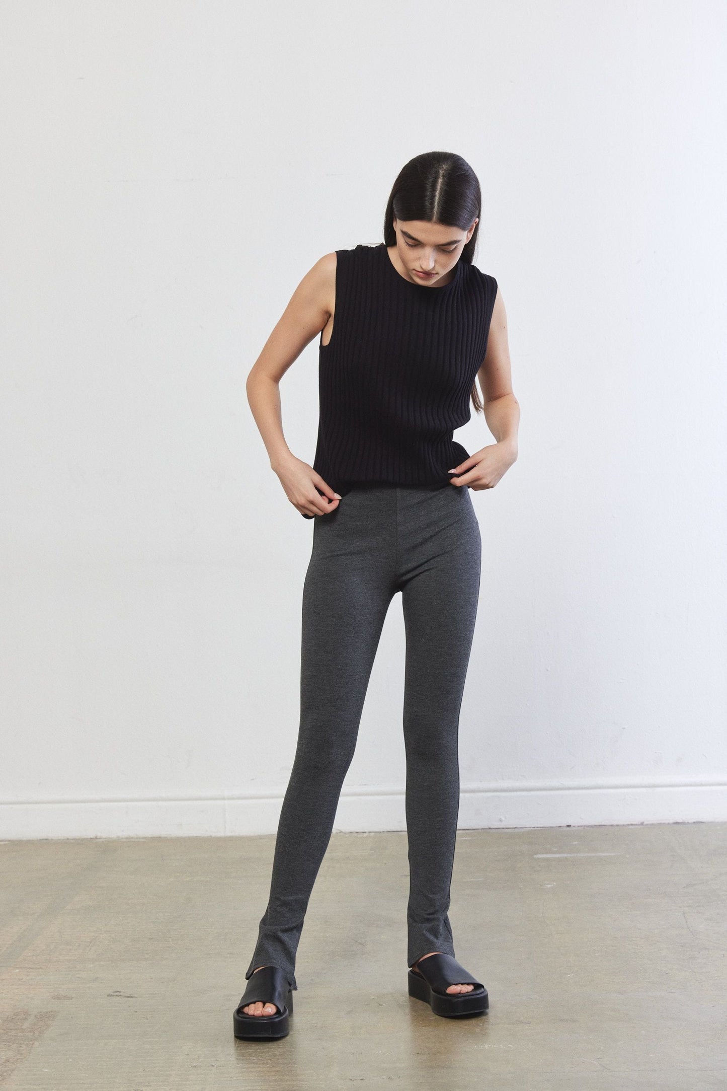 Back Slit Leggings - Dé Rococo