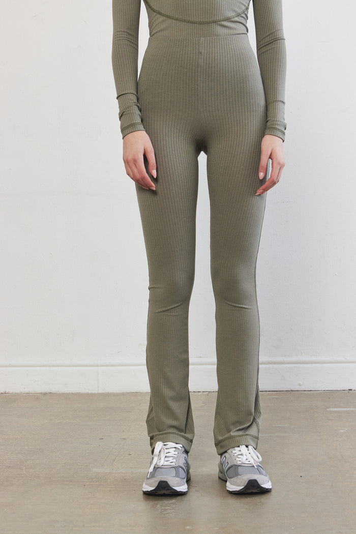 Ribbed Flat-Lock Flare Leggings